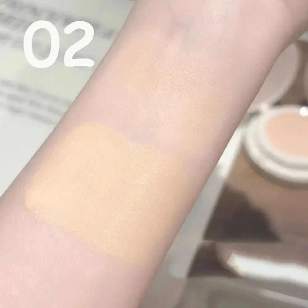 Natural Finish Matte Face Pressed Powder 2 In 1 ครีมไวท์เทนนิ่ง Oil Control Foundation Lasting Brightening Clear Texture