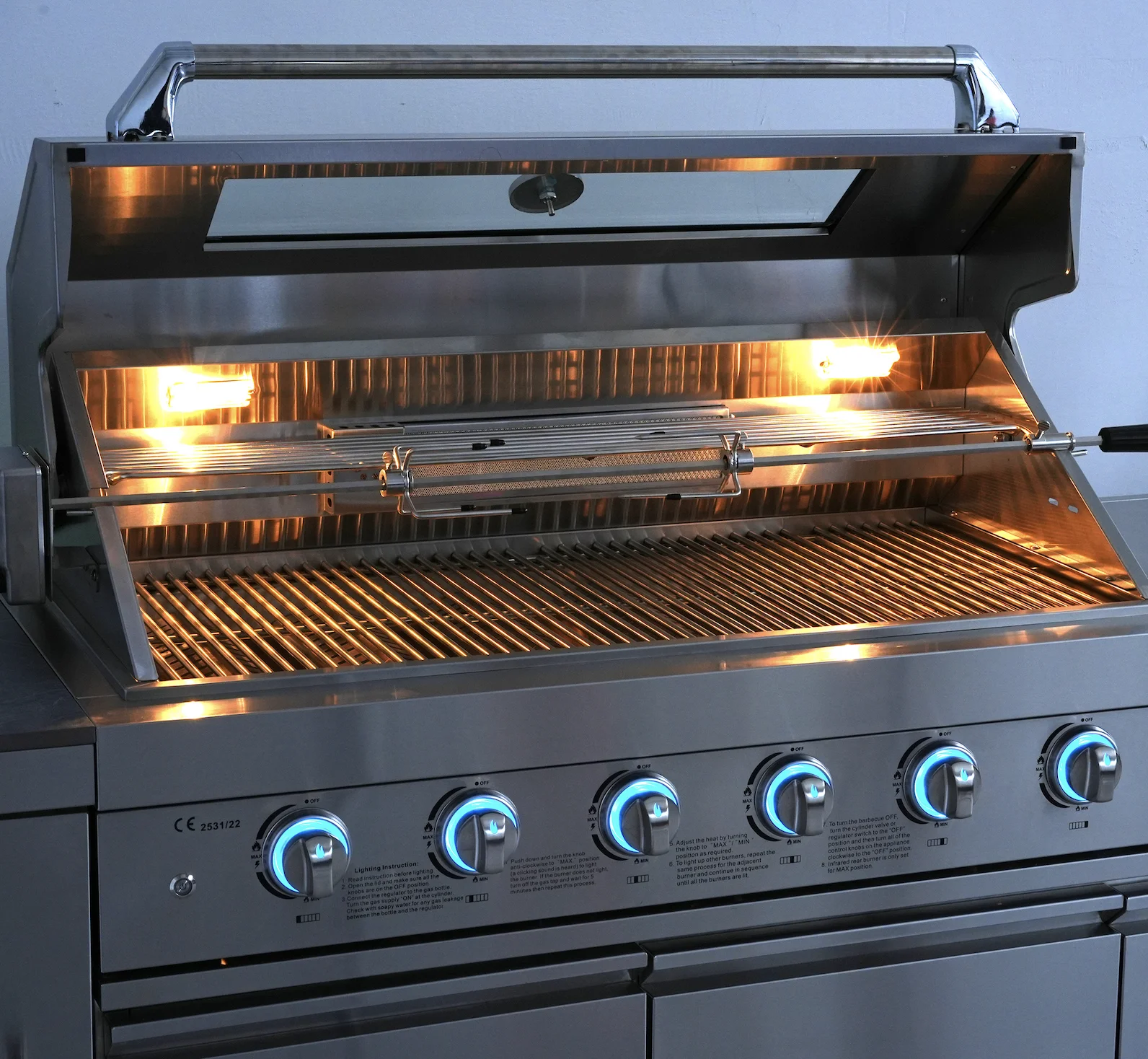 Wheeled Backyard Outdoor Kitchen, Heavy-        304 Stainless Steel Cabinet with Integrated Cooking Appliances