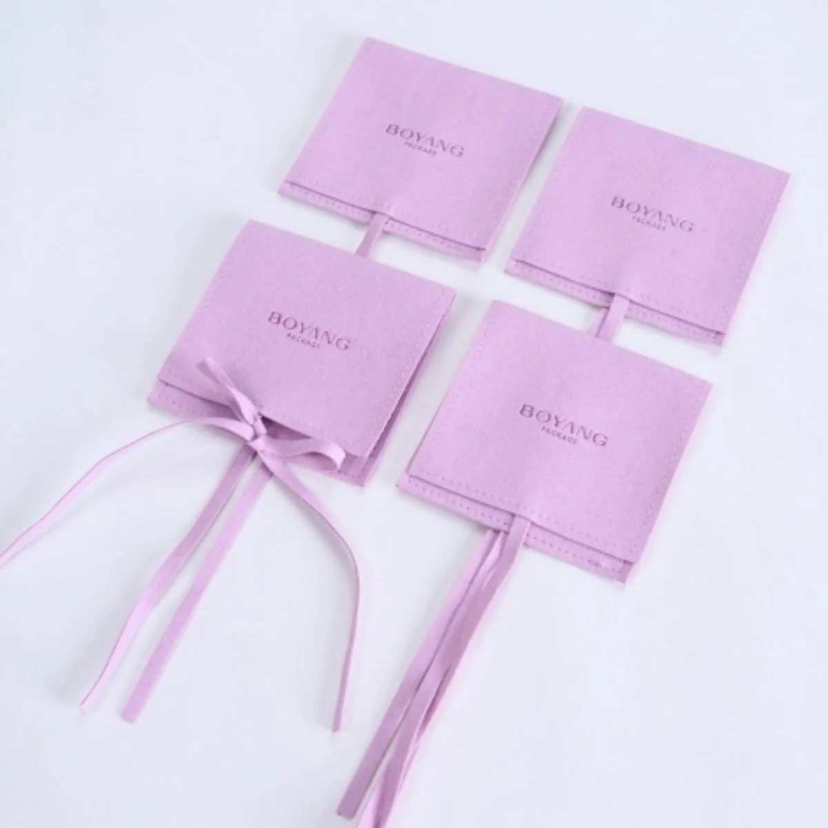 

100 шт., индивидуальный логотип 8x8 см, бархатная подарочная сумка для ювелирных изделий, упаковочные сумки с пряжкой, ожерелье, серьги, браслет, мешок для хранения, защита от пыли