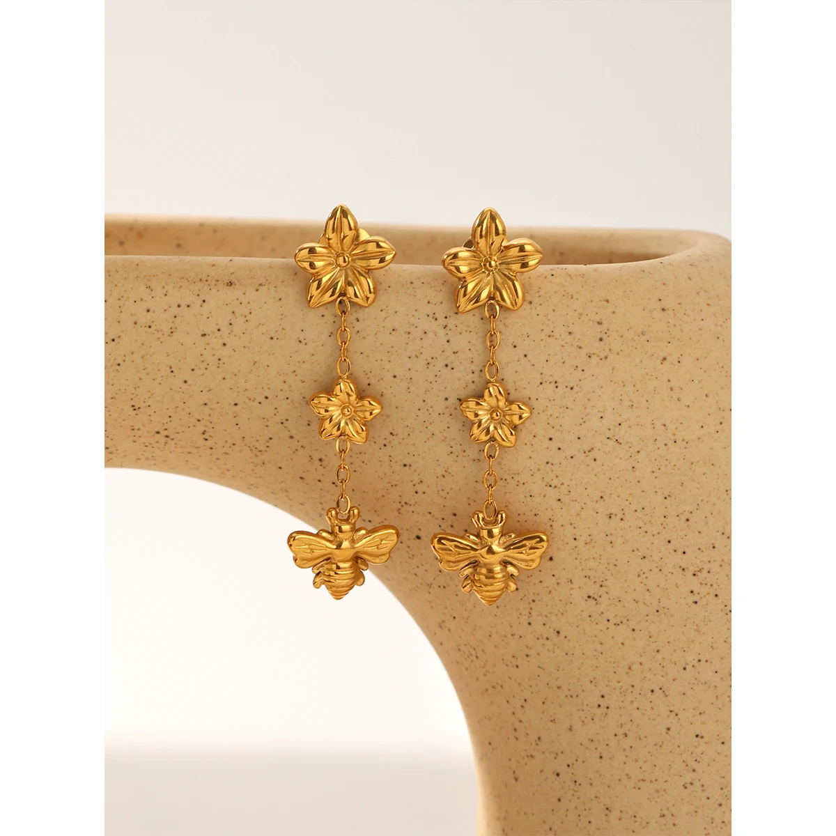 

18K Gold Plated Flower Bee Drop Earrings Women 316L Stainless Steel Vintage Dangle Minimalist Waterproof Tarnish Free Partys