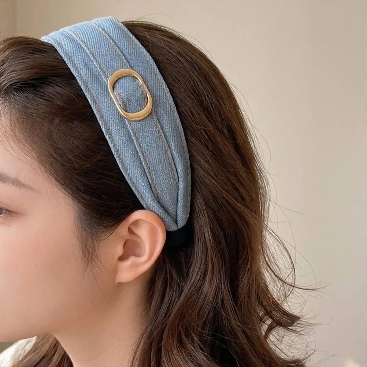 Casual Denim Headband with Simple Metal Buckle and Pleated Design—Wide-Brimmed Headwear for Everyday Wear and Commuting