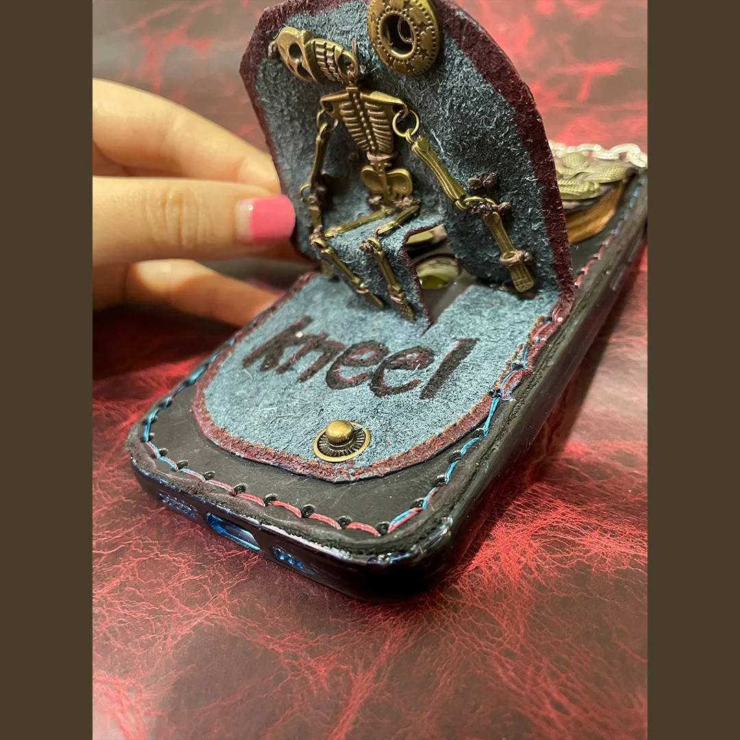 

4000 Handmade Leather Stereo Phone Case Punk Gothic Wasteland Metal Chain Skeleton Eye Decor Anti Drop Art Gift Shockproof Cover