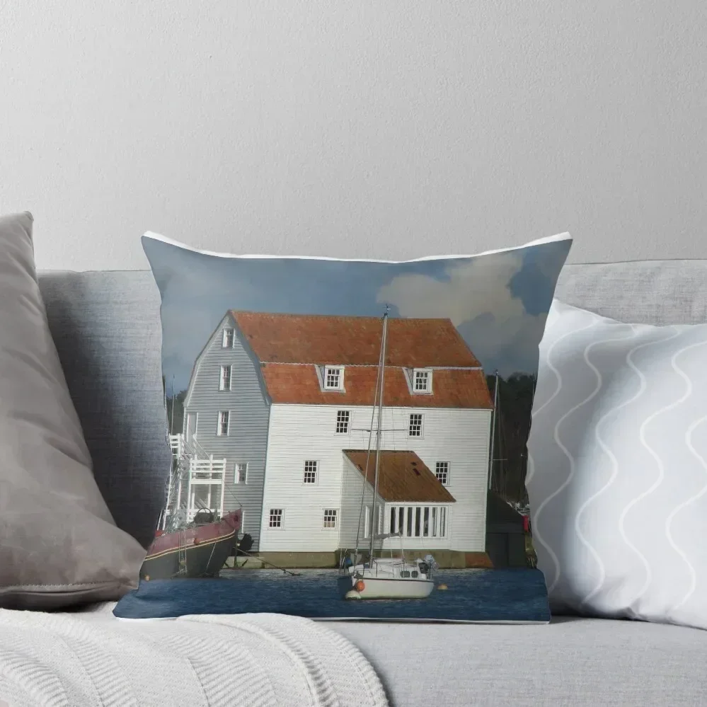 Woodbridge, Suffolk Throw Pillow Christmas Pillows Pillowcases pillow