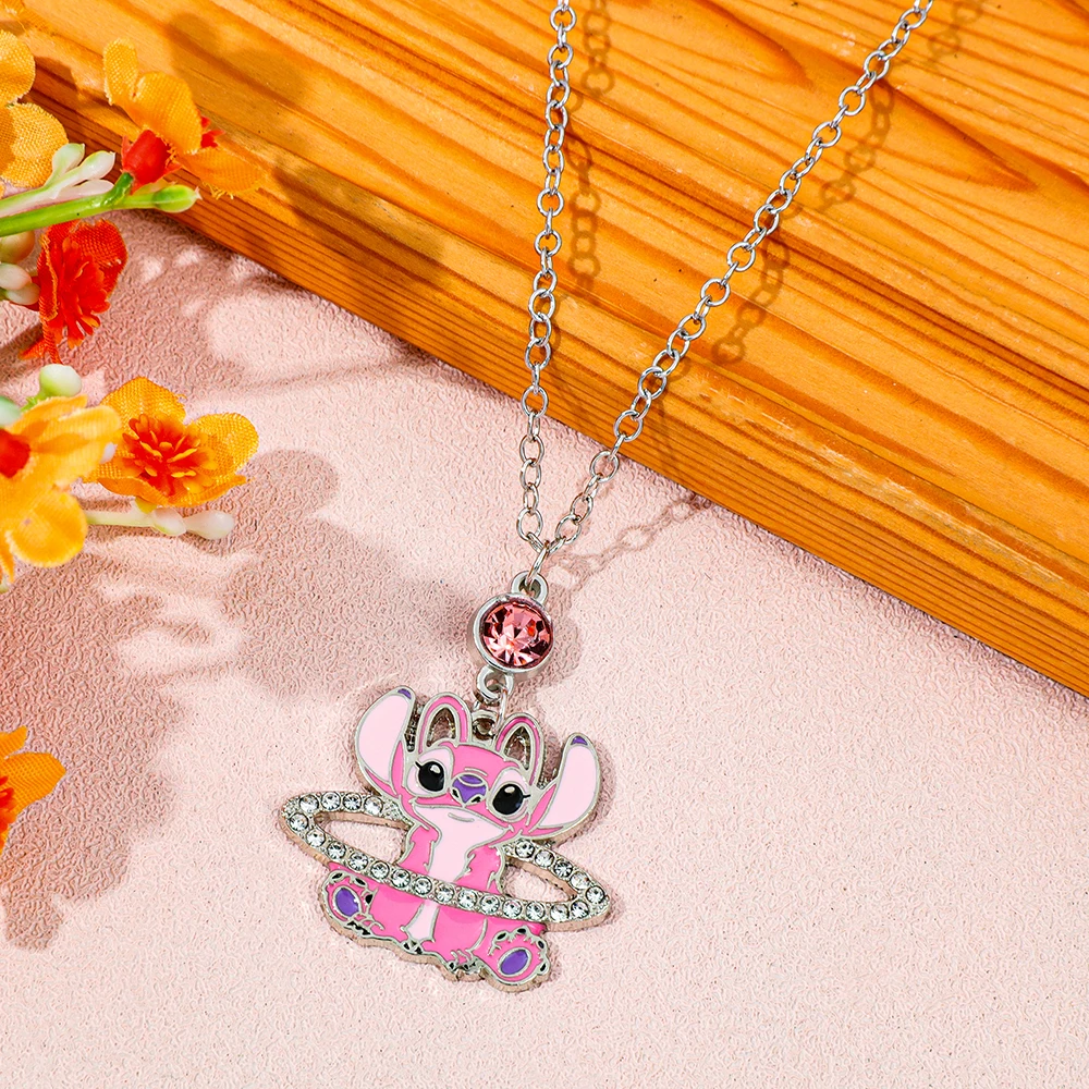 かわいいディズニーエンジェルファッションエナメルペンダントチャーム漫画アニメフィギュアかわいいアクセサリー女性と女の子のためのおもちゃギフト