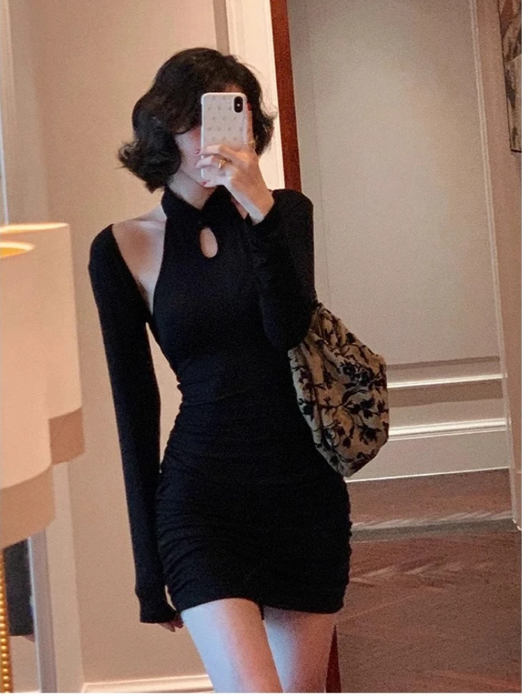 2025 Elegantes chinesisches Cheongsam-Kleid im Retro-Stil, schwarzes Ausschnitt-Neckholder-Kleid mit Stehkragen, schmale Passform, figurbetontes Minikleid, luxuriöser, schicker Stil