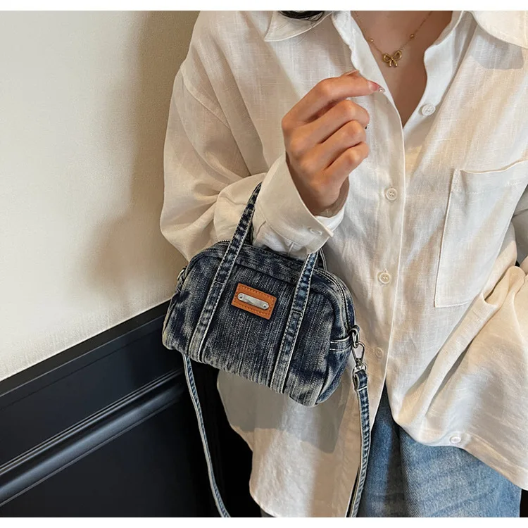 Winter Hot-selling New High-value Fashion Designer Denim Bag Women's Casual Simple and Versatile Light Shopping Messenger Bag