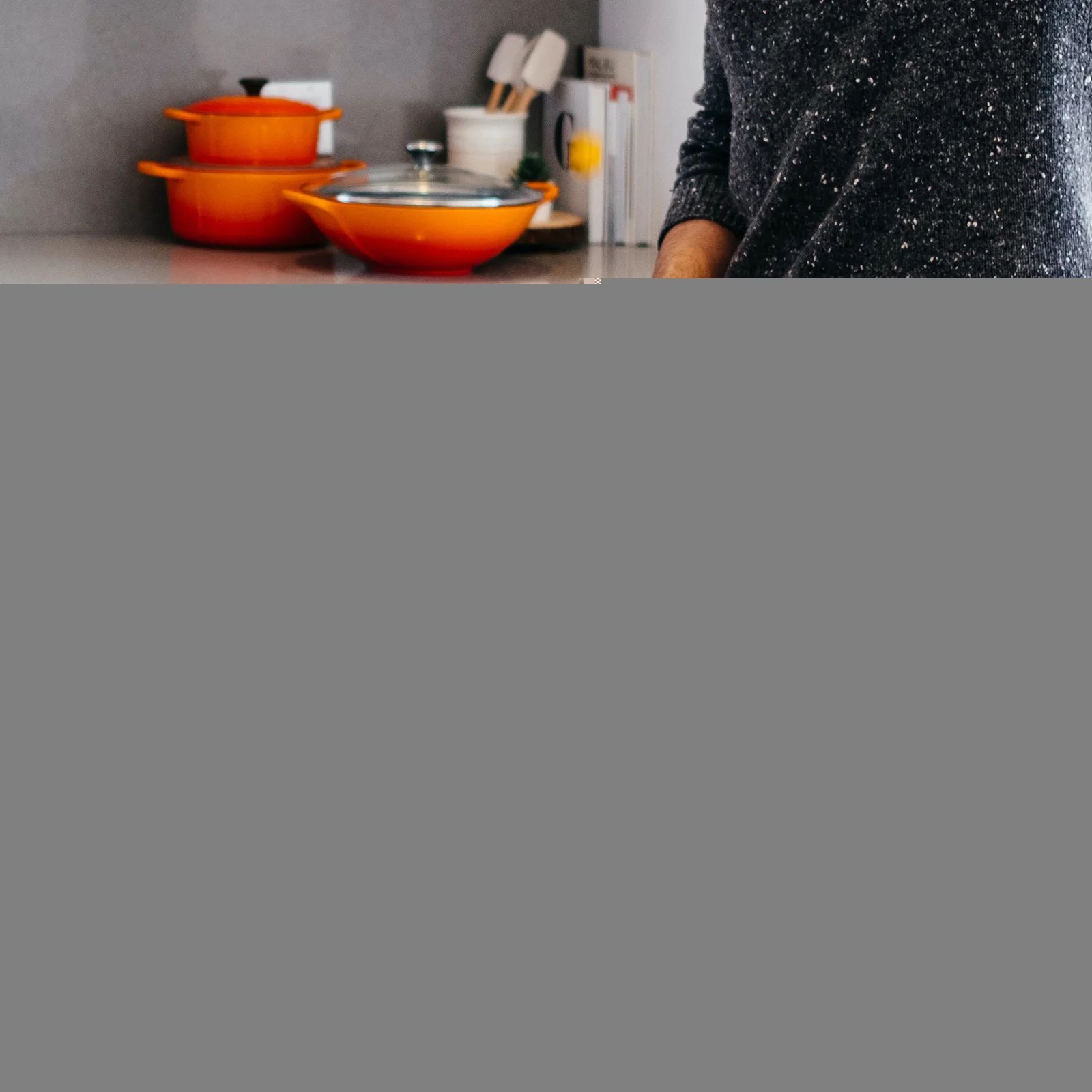 

Stainless Steel Seasoning Pot Round Sugar Bowl Lid Spoon Kitchen Salt Pepper Holder Spice Container Corrosion Resistant