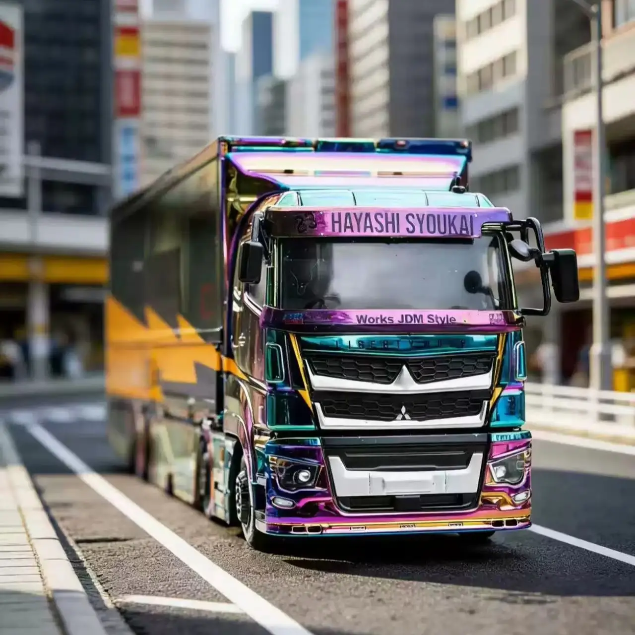 

GCD 1:64 Mitsubishi Fuso LB Transporter Color Electroplated Chameleon Livery Alloy Diecast Model Car Collectible Gift Ornament