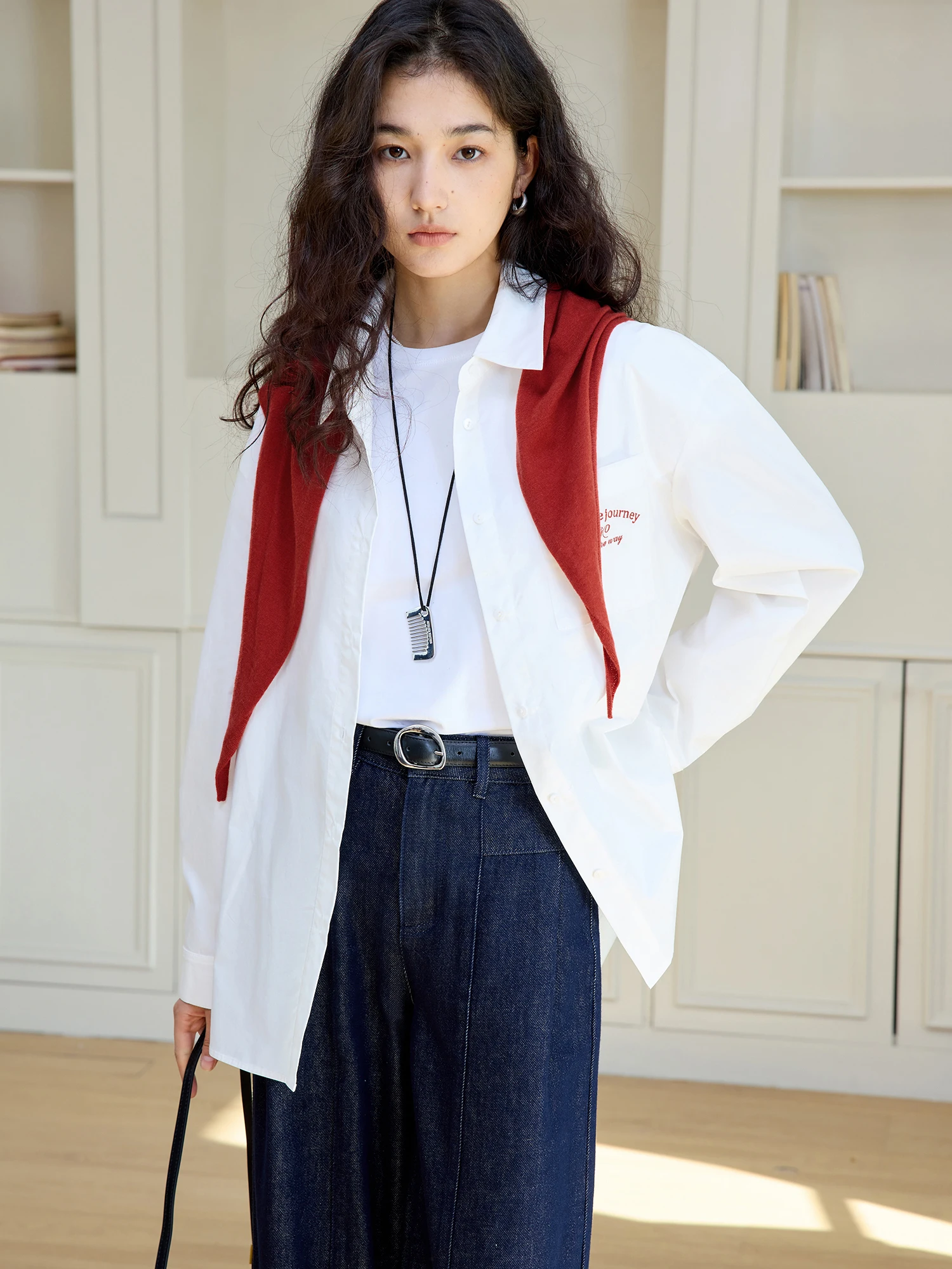 ZIQIAO Petite Size Color Blocked Shawl White Shirt for Women 2025 Early Spring New Style Shirt Casual Loose Top 25ZQ91159