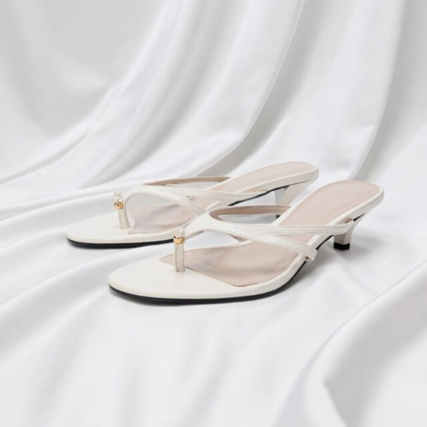 

Women Summer Slippers Ladies Sandals Flip Flop Low Heel Shoes Sexy Brand Designer Outdoor Retro White Sandals Female plus size