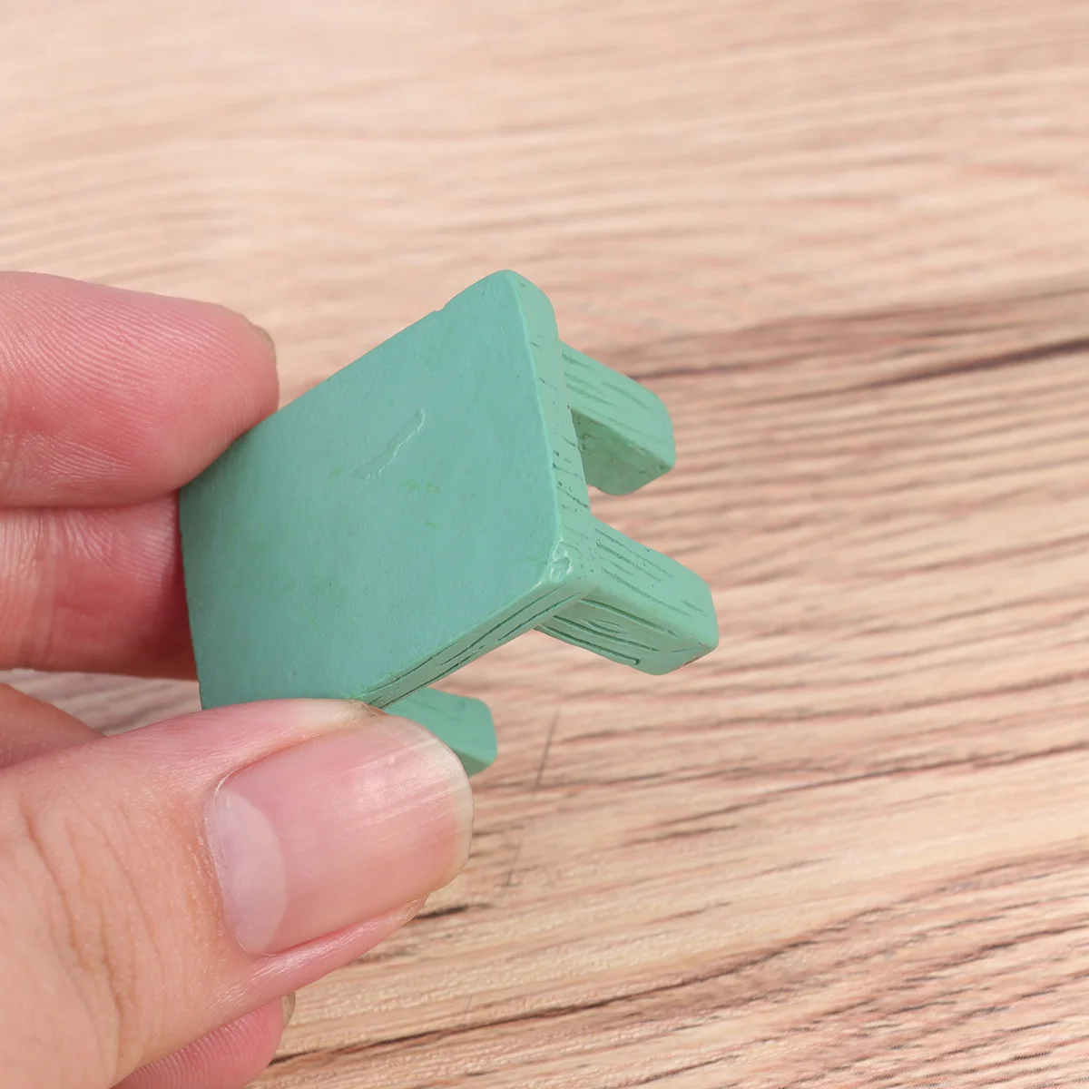 

Mini Green Resin Stool Creative Simulated Micro Landscape Ornament Perfect for Moss Succulent Plant Decor Garden Bonsai