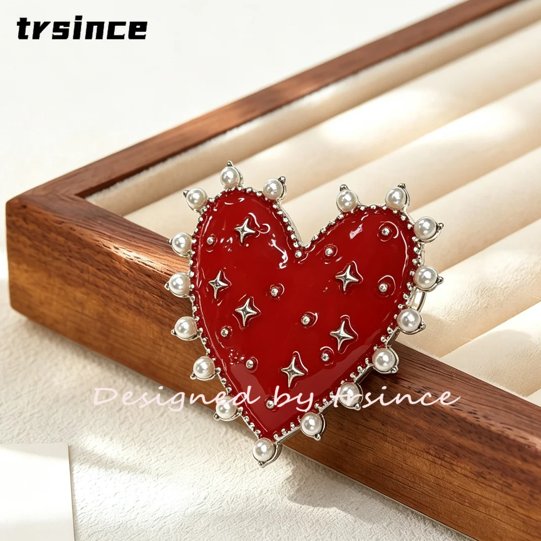 Romantic Red Enamel Love Heart Brooch Pearl Surround Star Metal Lapel Pin for Clothing Decoration Fashion Jewelry Badges Corsage