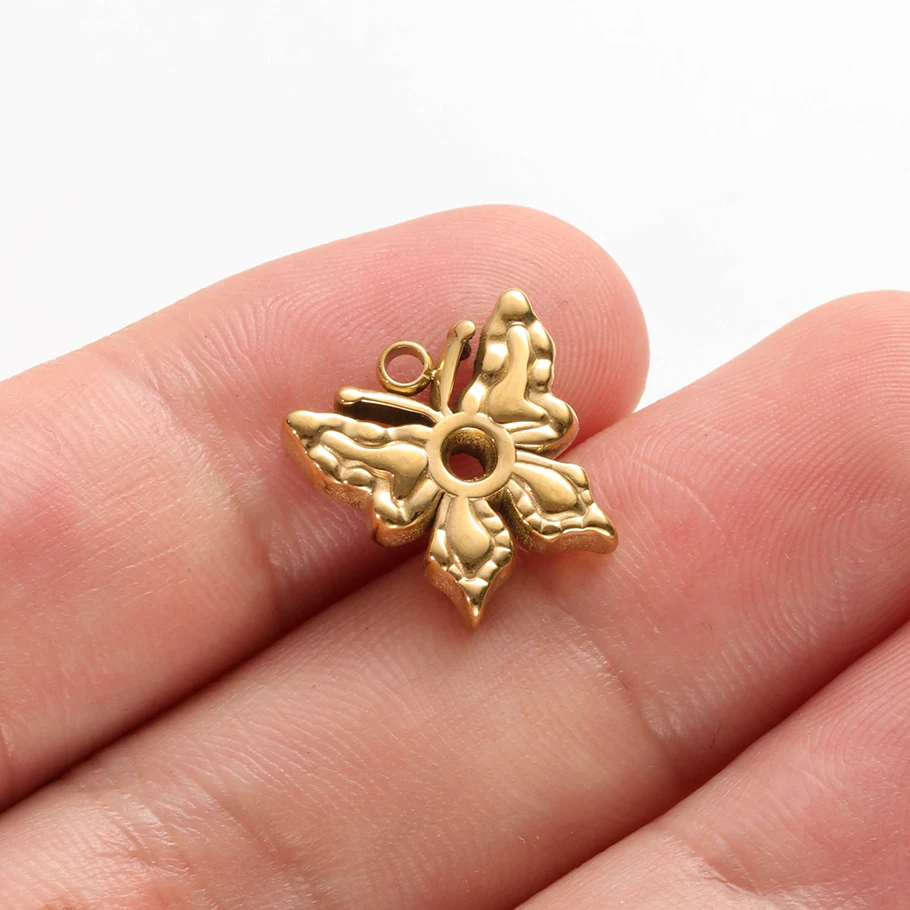 5 Stück goldfarbene kleine Anhänger mit Tiermotiven, Schmetterling, Giraffe, Vogel, Edelstahl, Meereslebewesen-Anhänger für die Schmuckherstellung, Halsketten-Charms – Detail 3