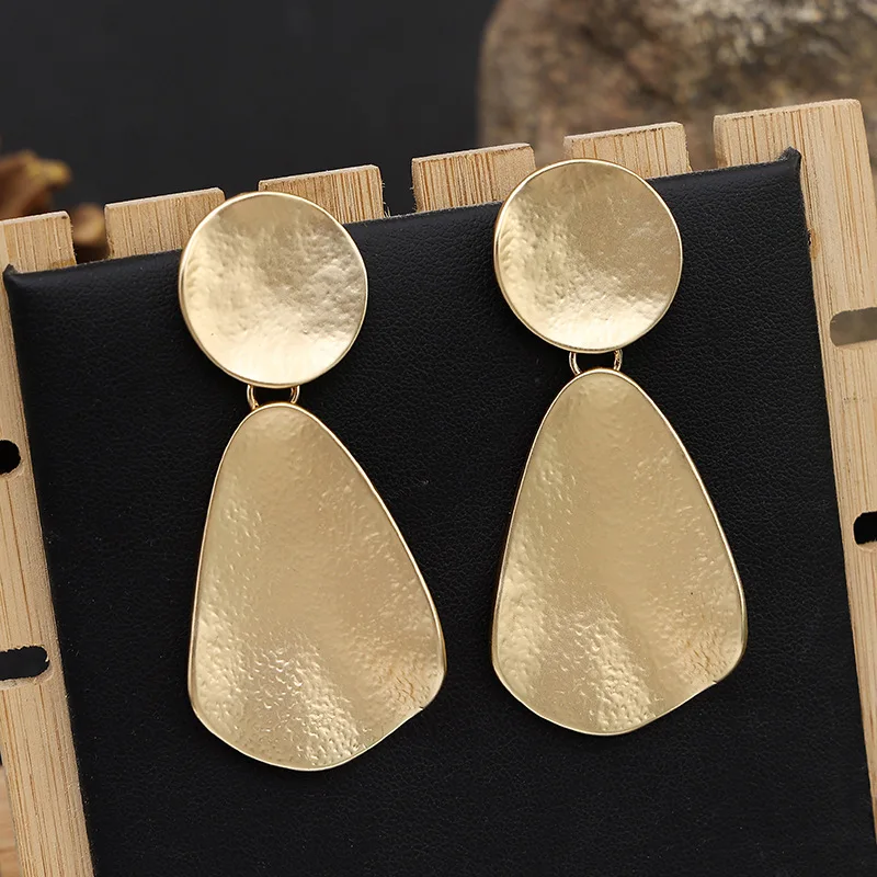 hot-selling European and American atmospheric exaggerated earrings fashionable versatile geometric metal med
