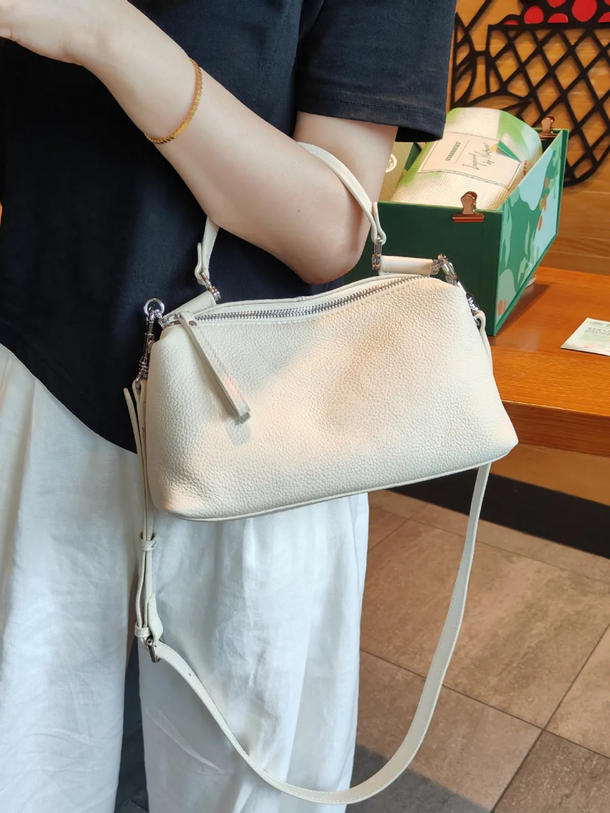 

Genuine Grade Leather Women's Shoulder Crossbody Bags Luxury Designer Brand Soft Cowhide Handbag Female Wide Shoulder Straps Bag