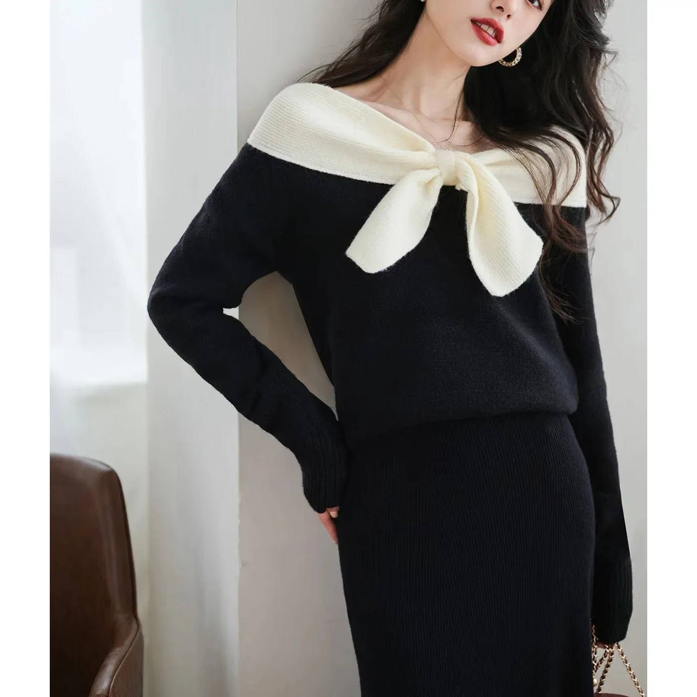 DesignNiche Off-Shoulder Bow Top Women's 2024 Spring New Black Knit Inner T-Shirt Unique Style Sweater from China Mainland