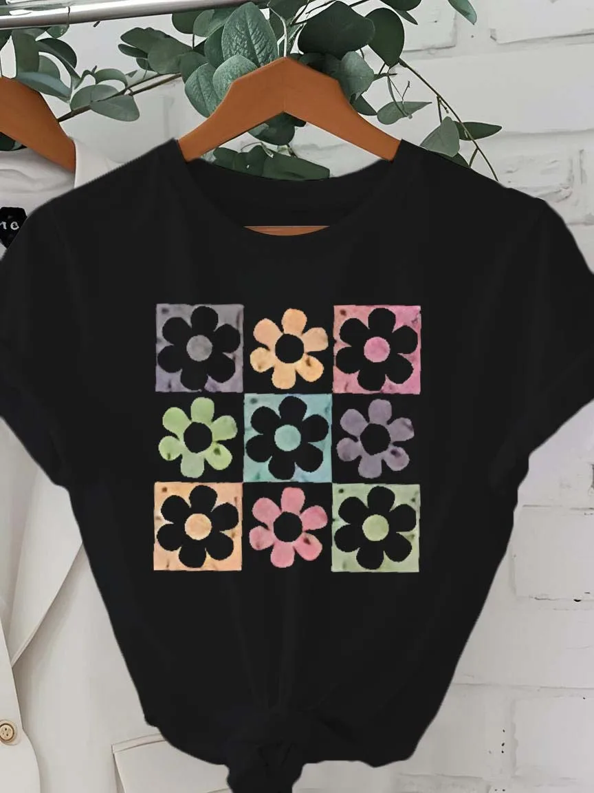 

Plus Size Artistic Grid Flower Graphic Minimalist Design Elegant Fashion Tee