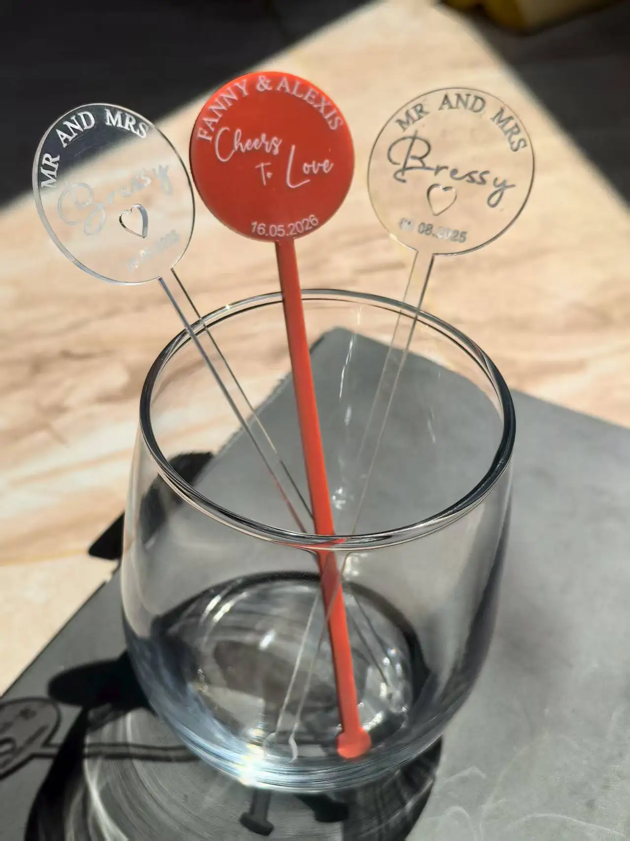 محرك مشروبات الحيوانات الأليفة المخصص، محرك الكوكتيل، هدايا الزفاف، ديكورات الطاولة، أدوات الشرب الأكريليك للحفلات، عصا التحريك التذكارية