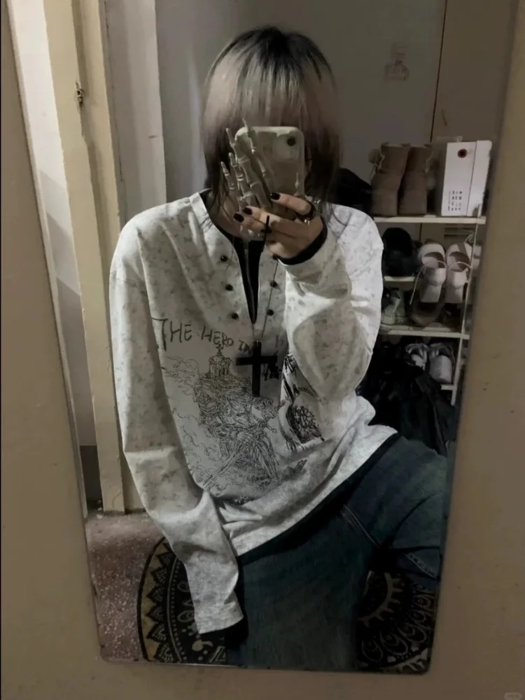 Fake Two Piece V Neck Versatile Base Layer Autumn Winter New Henley Collar Knight Castle Portrait Pearl Button Long