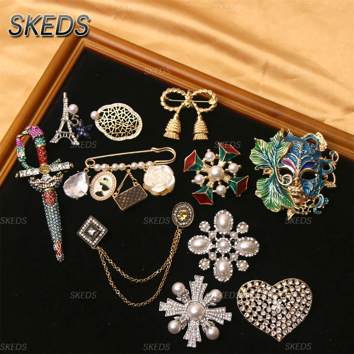 SKEDS Vintage Barock Perlen Strass Brosche Hofmaske Schwert Schleife Reversnadel Damen Kleidung Mantel Accessoires Schmuck Geschenk