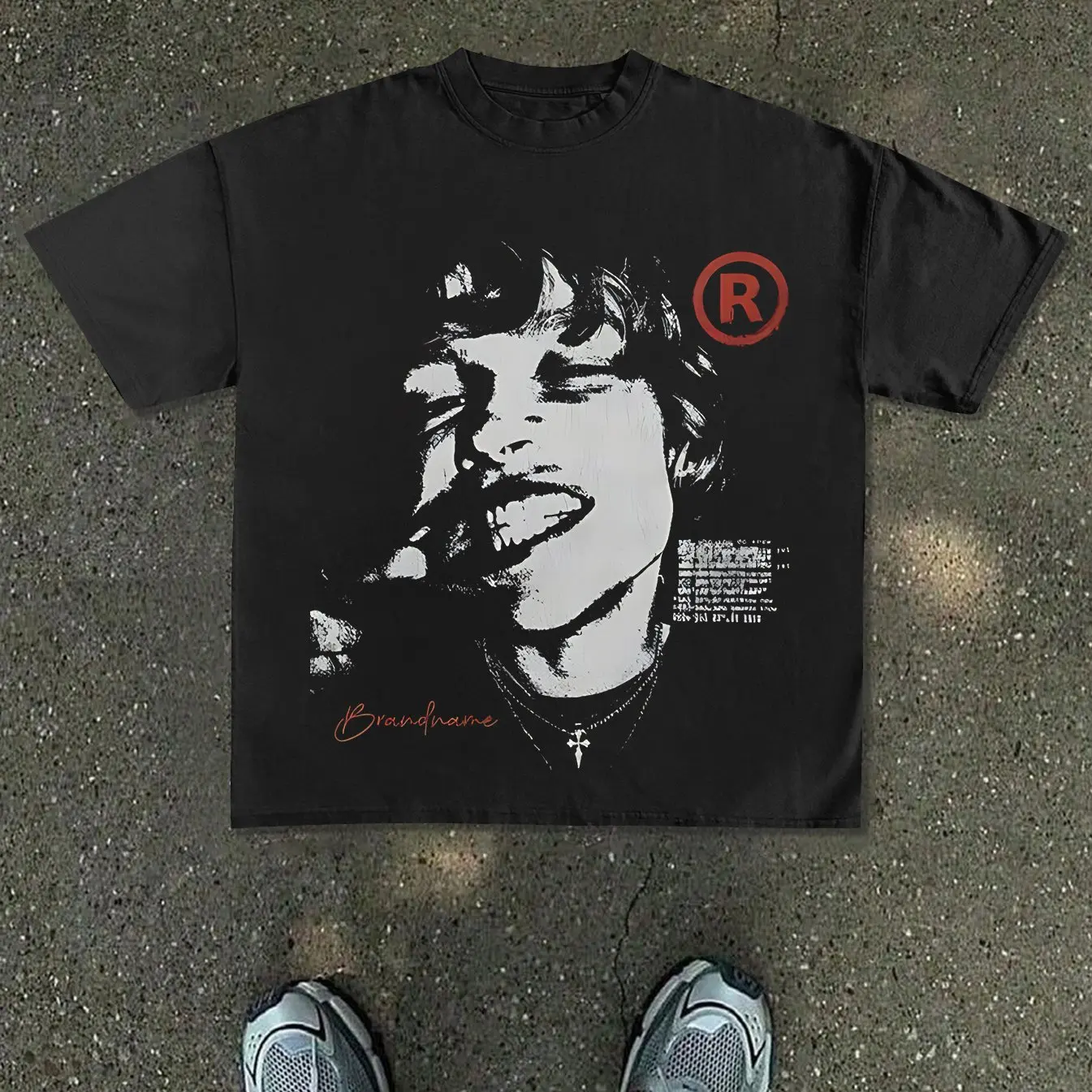 Men's New Tshirt with Retro Vintage Portrait Print and Red R-grade Logo Featuring An American Rock Atmosphere and Trendy Fashion