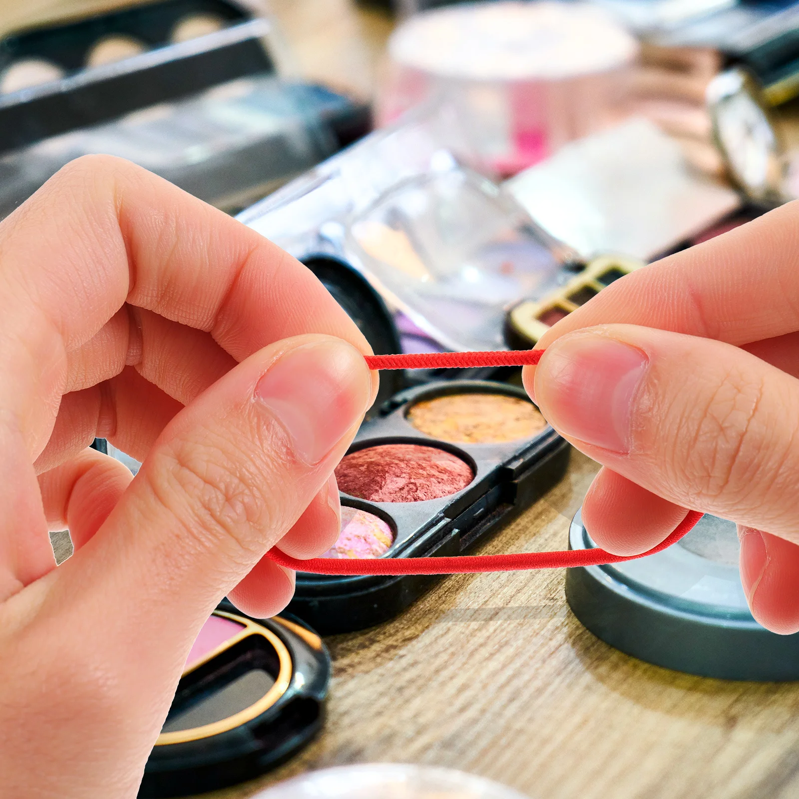 100 قطعة من أربطة مطاطية رفيعة ملونة للشعر، ربطات شعر ناعمة قابلة للتمدد لتسريحات الشعر اليومية وإكسسوارات الحفلات