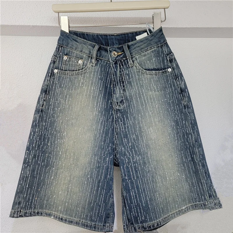 

Лето 2023, новые модные женские джинсовые брюки с бриллиантами и высокой талией длиной до колена, женские повседневные модные короткие джинсы
