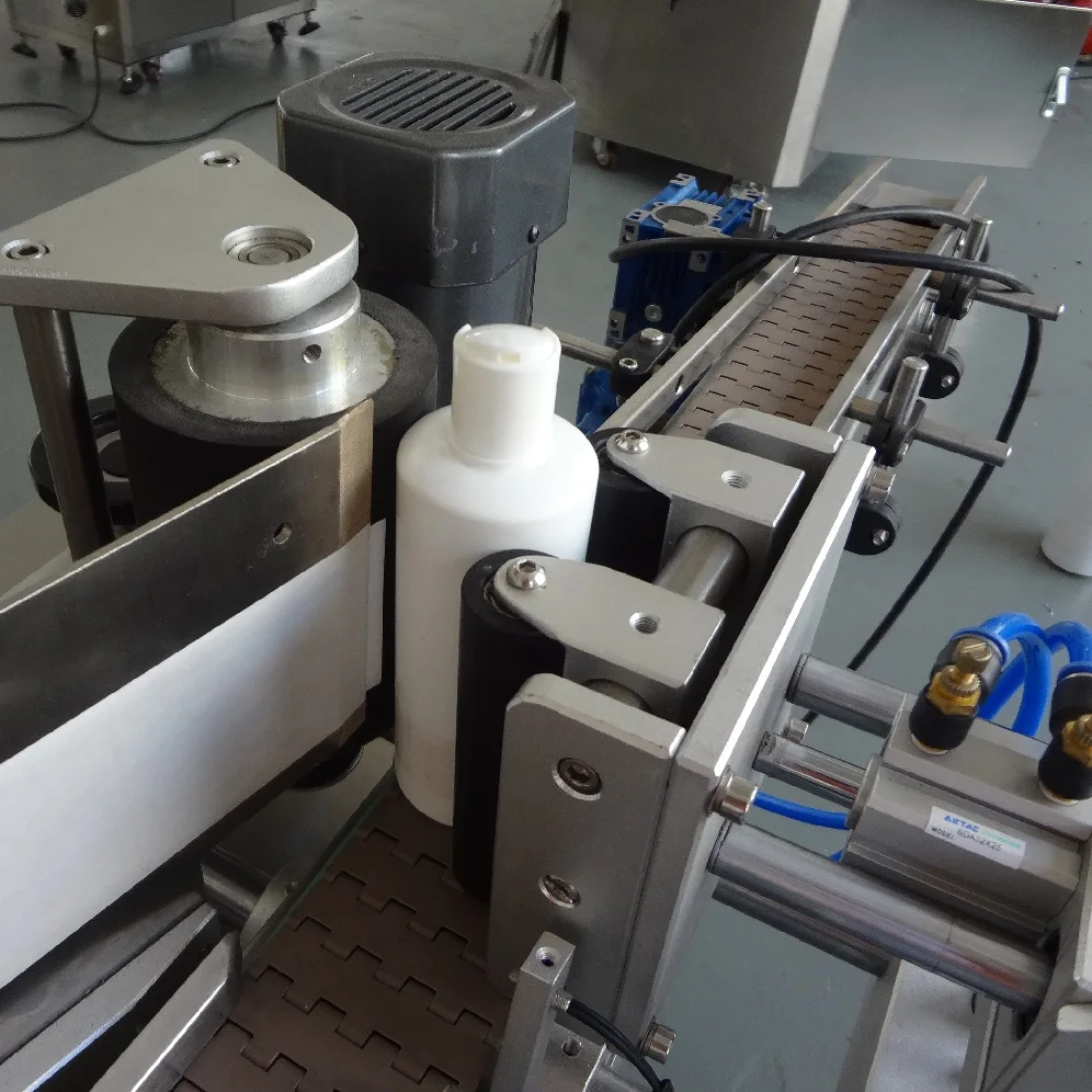 YIMU YM515 Automatic Labeller For Bottle 1/5 Gallon HDPE Plastic Jug Tapered Round Bottle Positioning Labeling Machine