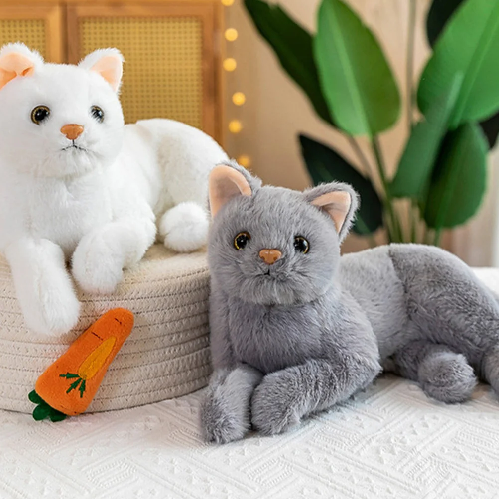 Gatti di roba che sembrano veri animali di peluche per la camera dei bambini, giocattoli di ornamento ripieni