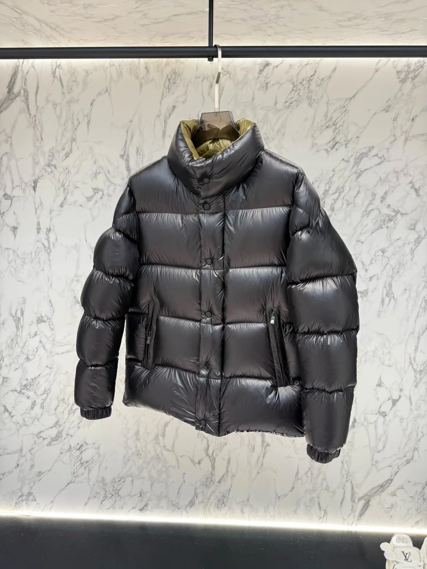 

Loose Fit White Goose down Puffer Jacket Thickened Bread Style Vest with Shoulder Straps Stand Collar Men's Outdoor Wear