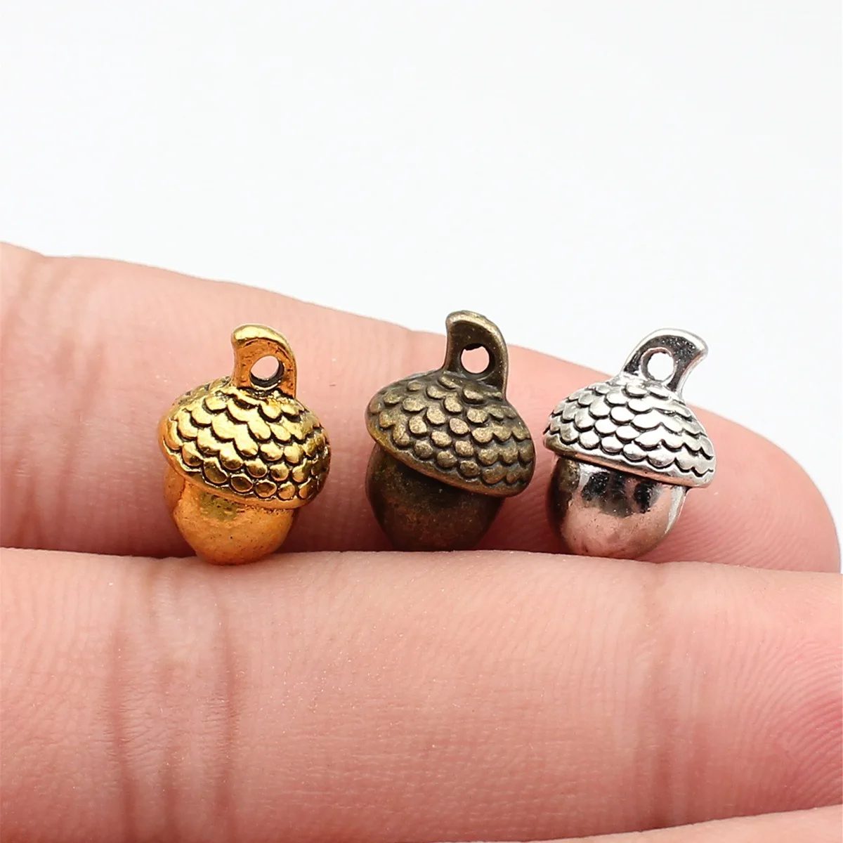 10 piezas de colgante de 15x10x9mm bellotas 3D colgantes de encanto de bellotas 3D para hacer joyas colgantes de bellotas 3D de Color plateado antiguo