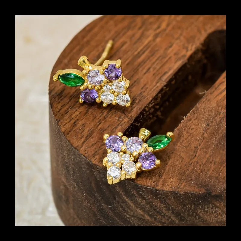 اليابانية "البنفسجي الحلو النبيذ" كريستال واضح عنب صغير S925 الفضة مطلي مطلية بالذهب وأقراط أقراط بيضاء لطيفة