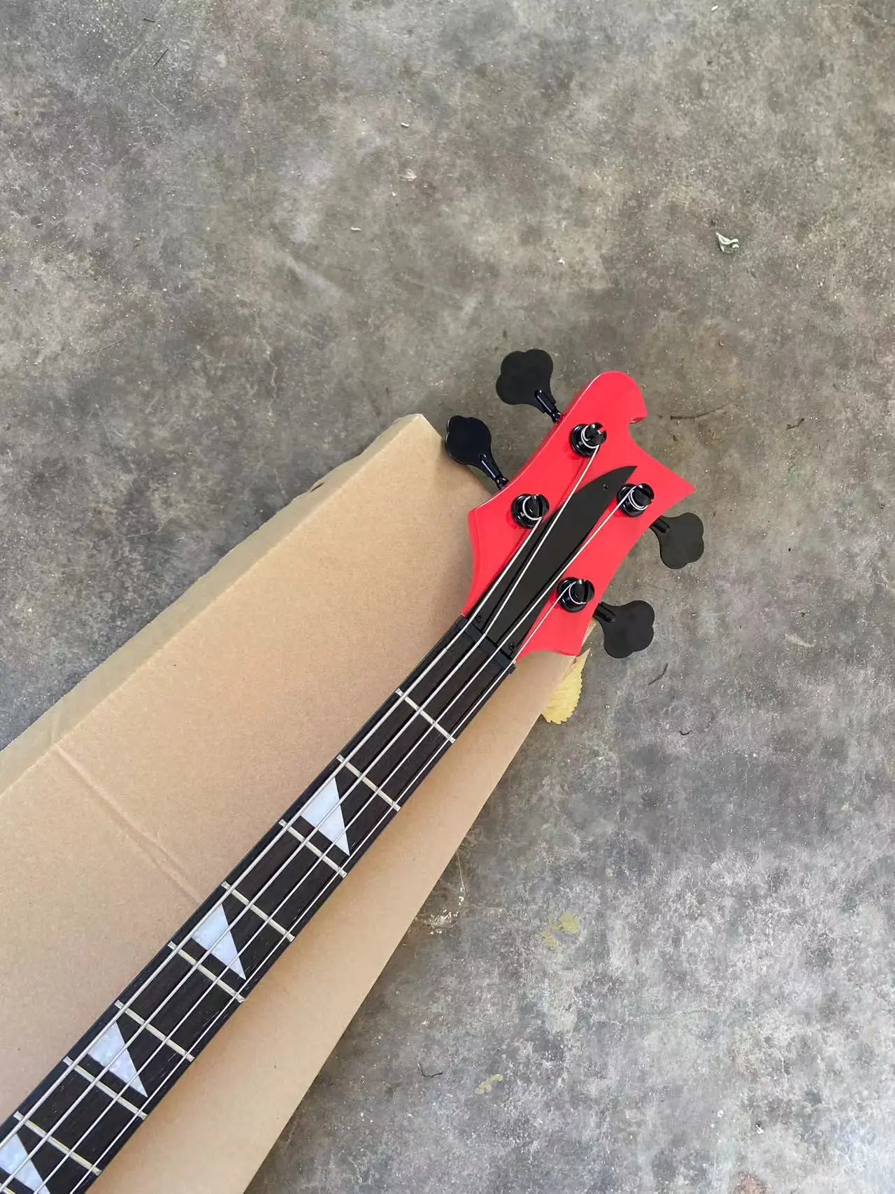 Customized Electric Bass Guitar with Fretboard, 4 Strings, Red and Black, Factory, 4003