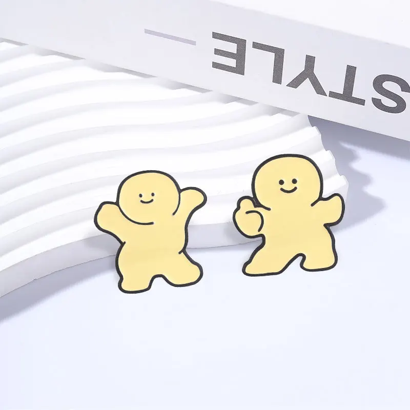 Cartoon gingerbread figurine brooch cute smiling face metal badge fun clothing backpack accessories brooch