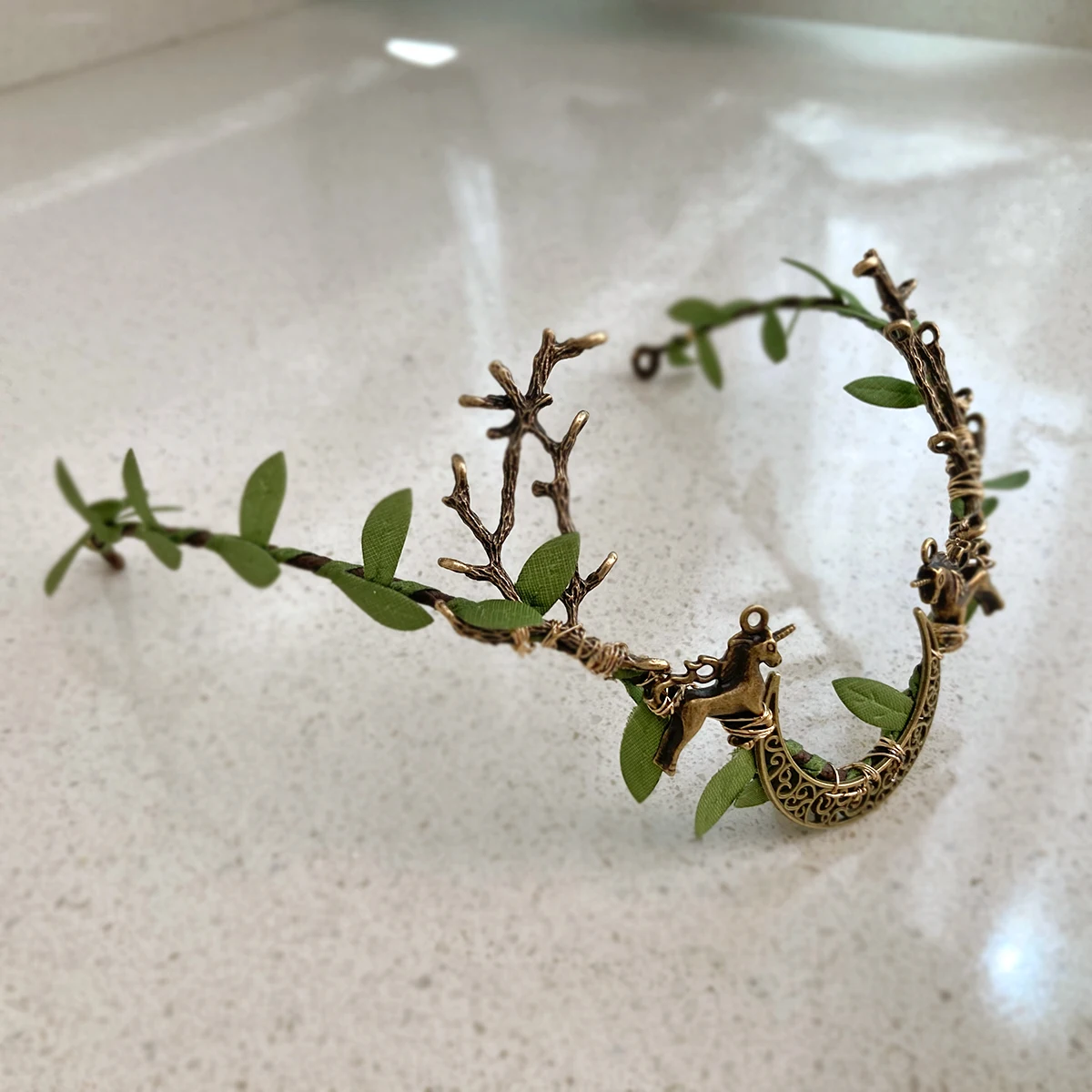 NATSORA Moon Woodland Stirnband Tiara mit Zweigen, Feenkrone, Elfenkrone für Braut, Hochzeit, Feen-Schmetterlingskostüm – Detail 26