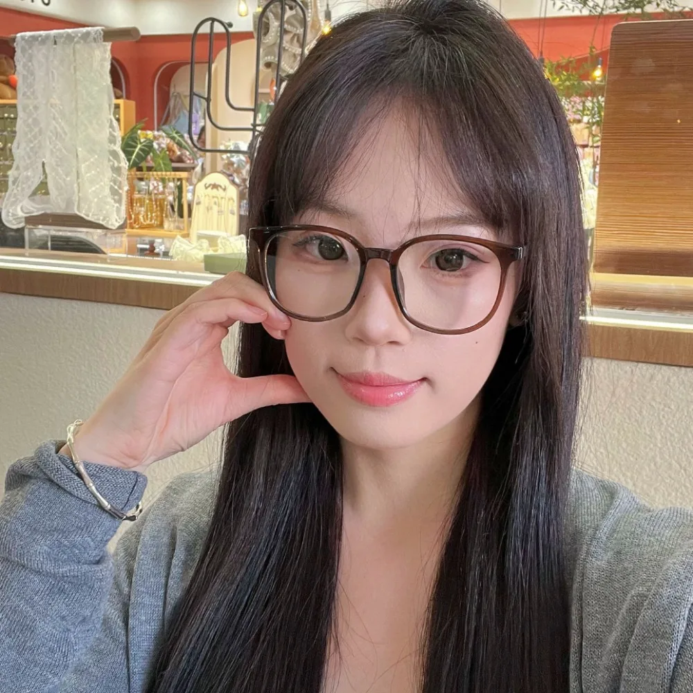 

Transparent Anti-blue Light Glasses Retro Lightweight Square Frame Myopia Glasses Anti Radiation Eye Protective