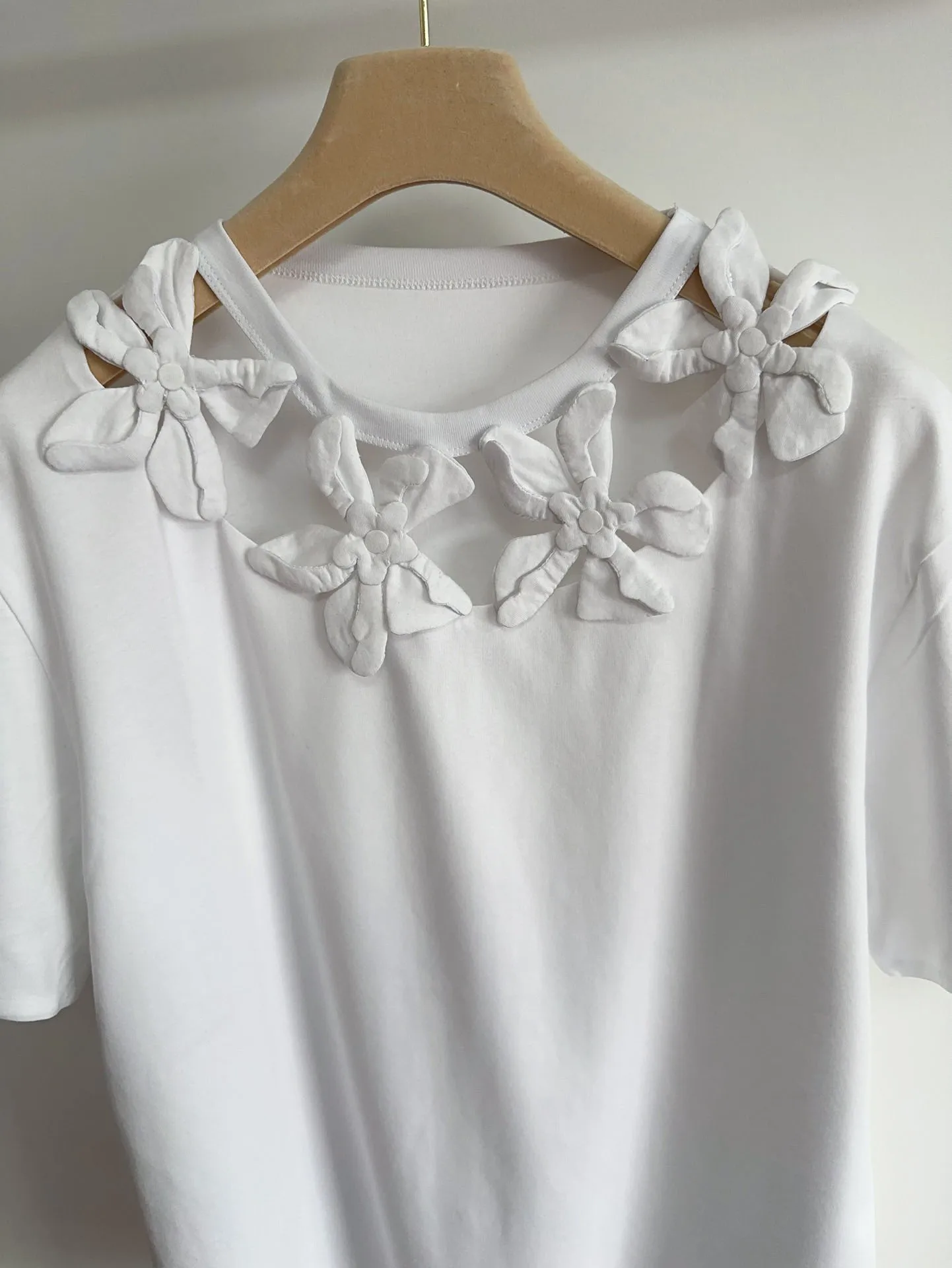 2024 Summer New Women's Wear Fashionable and Comfortable 3D Cut Hollow Flower T-shirt 0430