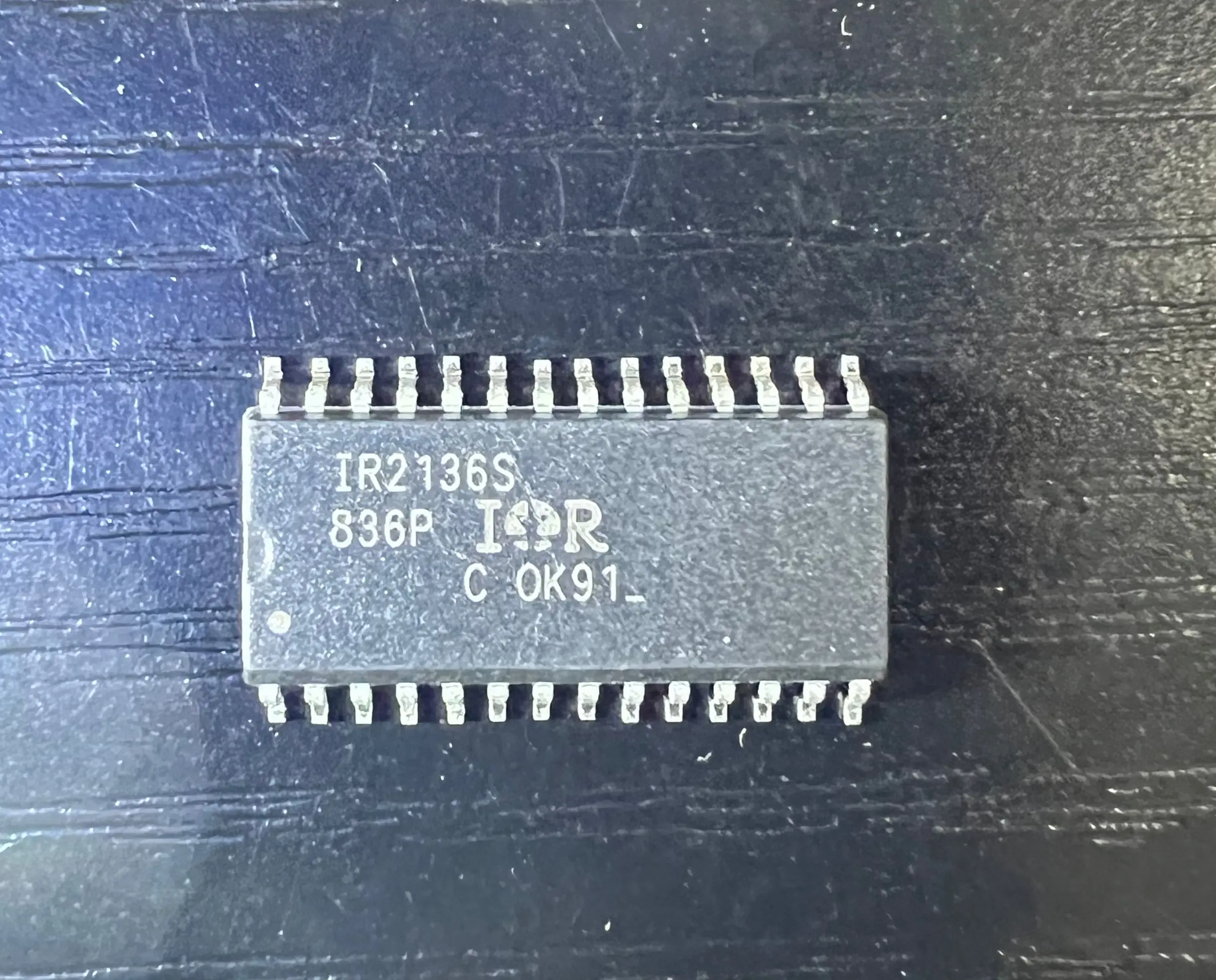 20 ~ 100 قطعة IR2136STRPBF IR2136 IR2136S SOP28 100% جديد الأصلي شحن مجاني