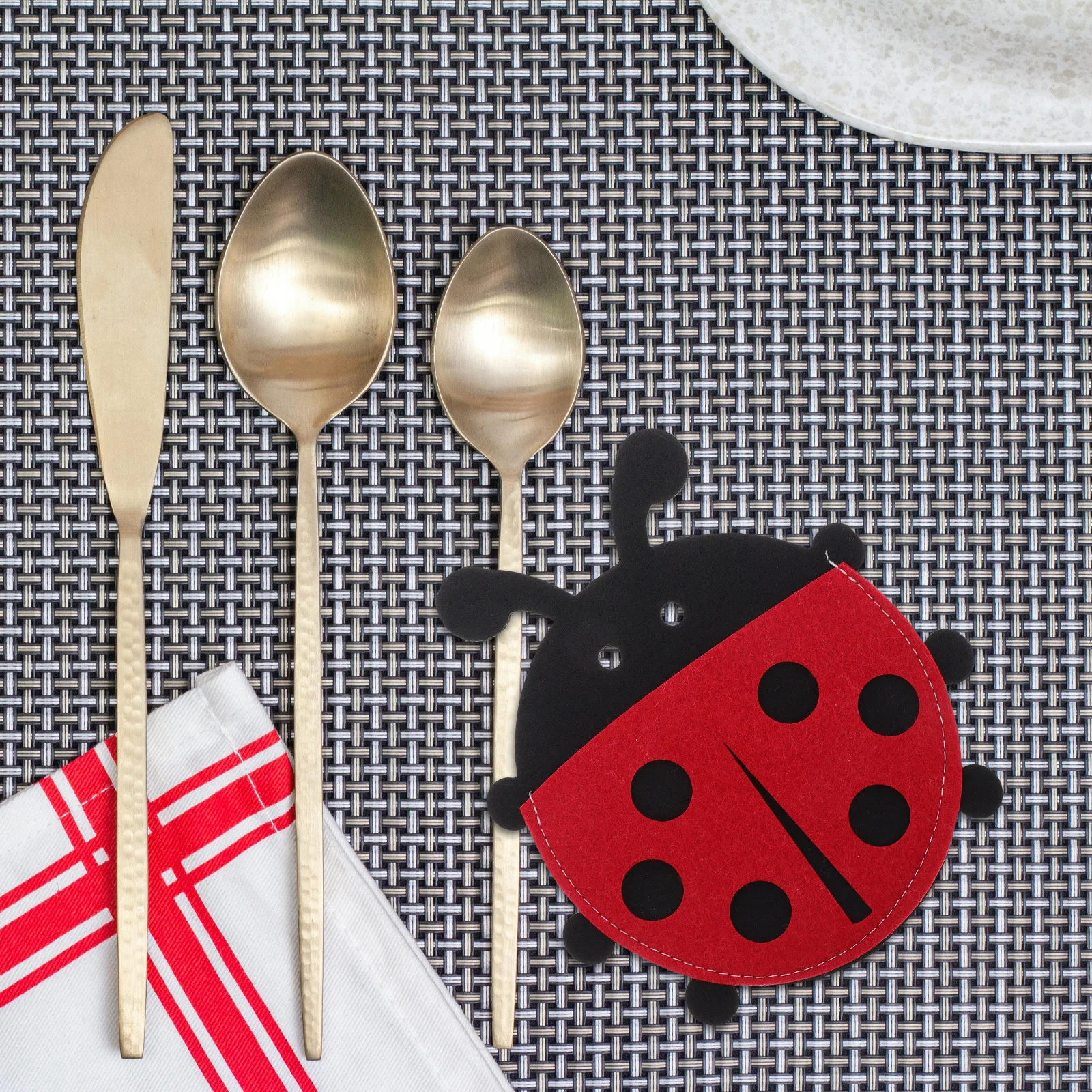 

4Pcs Easter Ladybug Cutlery Bags Decorative Silverware Holders for Party Table Setting Utensil Pouches Silverware Storage Bags