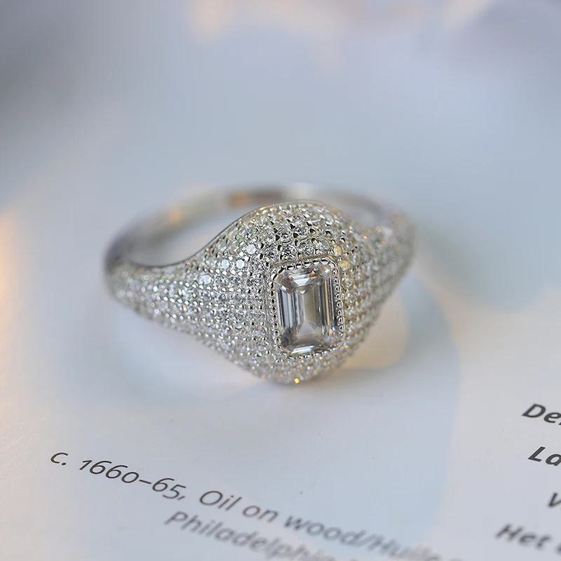 Luxurious Authentic S925 Silver Micro-encrusted Zircon Princess Ring with High-end Simple Fashion Design