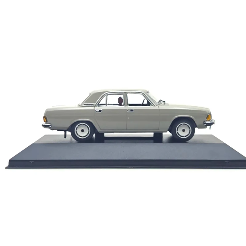 Diecast 1:43 Scale Alloy GAZ 3102 Volga 1983 Retro Car Model Finished Product Simulation Toy Static Model Gift Display