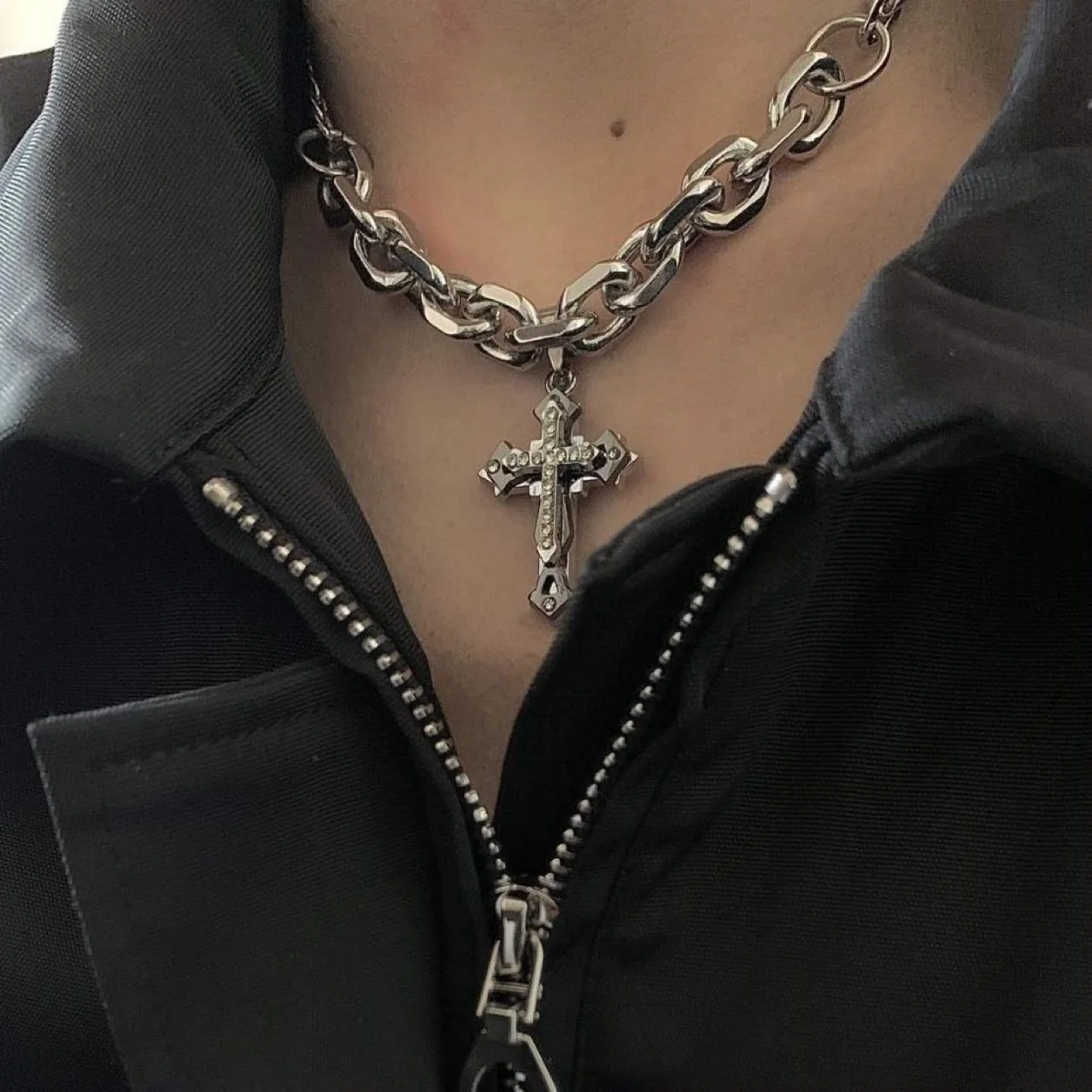 Petit pendentif croix incrusté de diamants pour hommes, collier hip hop, personnalité en acier, accessoires à la mode pour personnes âgées