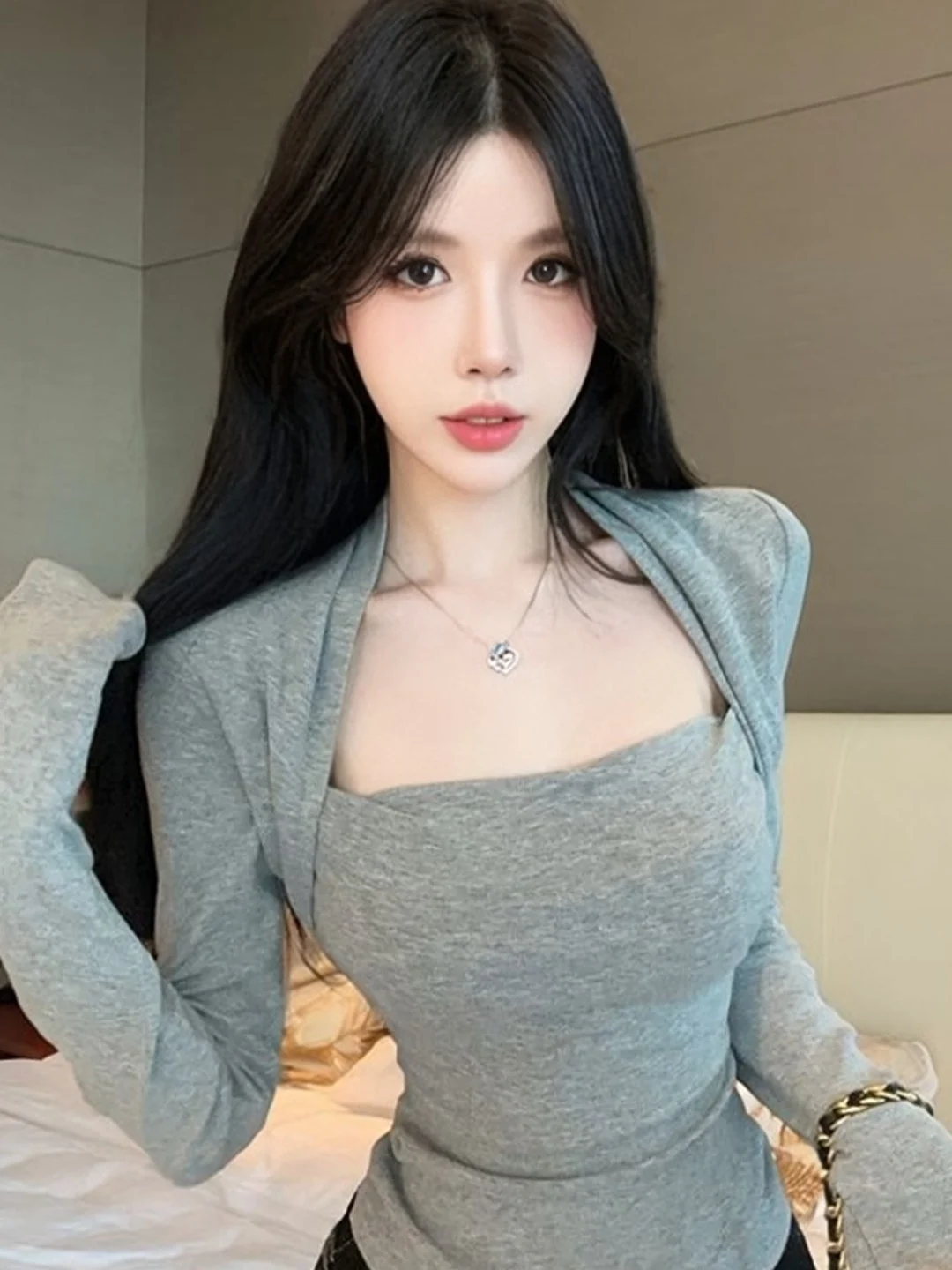 

Slimming Fashionable Long Sleeve Base Shirt Women's Winter Korean Style Hot Girl Tight Fit Shirt Breathable Skin-friendly Pol...