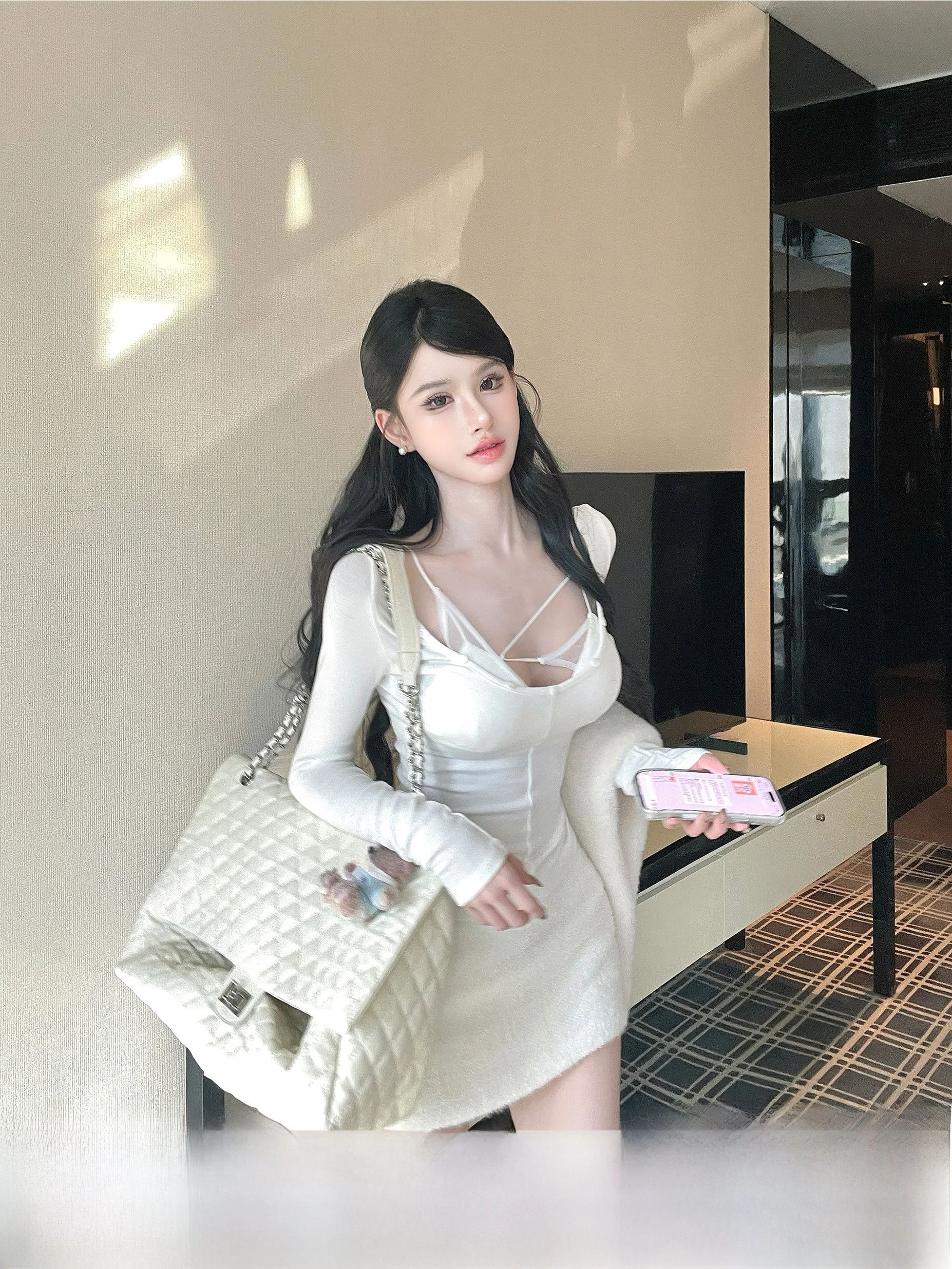 

Новая женская зимняя облегающая укороченная базовая футболка из трикотажной ткани с длинным рукавом и кружевными вставками