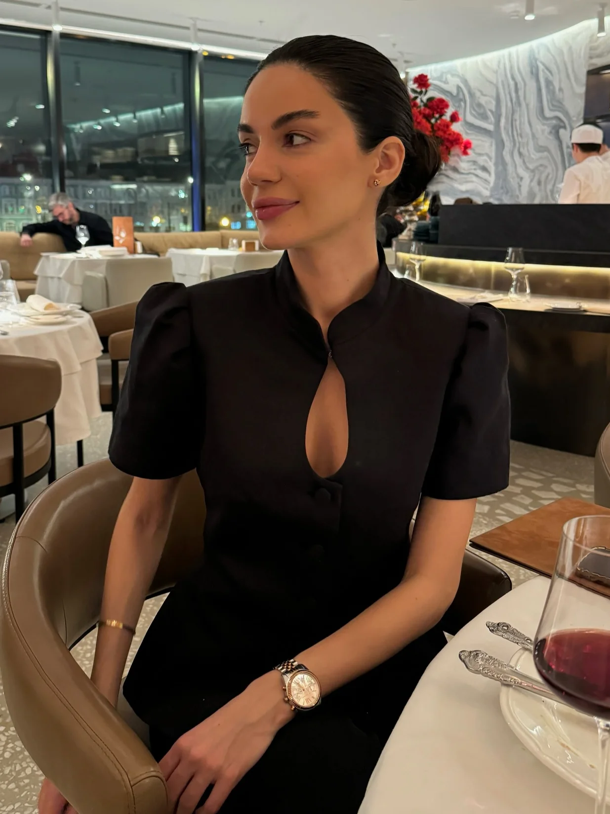 Camisas recortadas con bordado de flores para mujer, blusa con cordones y manga larga abombada para vacaciones en la calle, Tops elegantes para la playa, verano