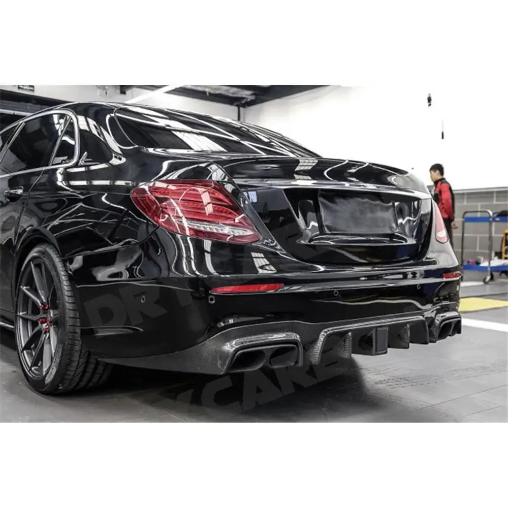 ألياف الكربون E فئة المصد الخلفي الشفاه الناشر مع ضوء الفرامل لبنز W213 E200 E260 E300 E63 AMG 2017-2022