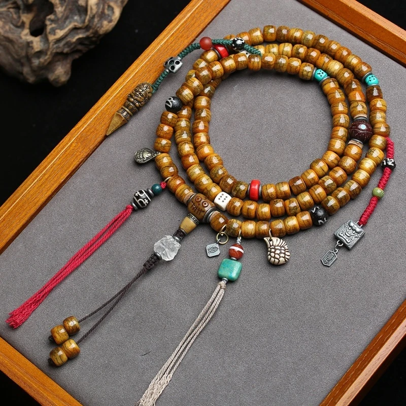 

Tibetan-style hand-woven rope necklace with lion pendant accessory, suitable for sweater chains