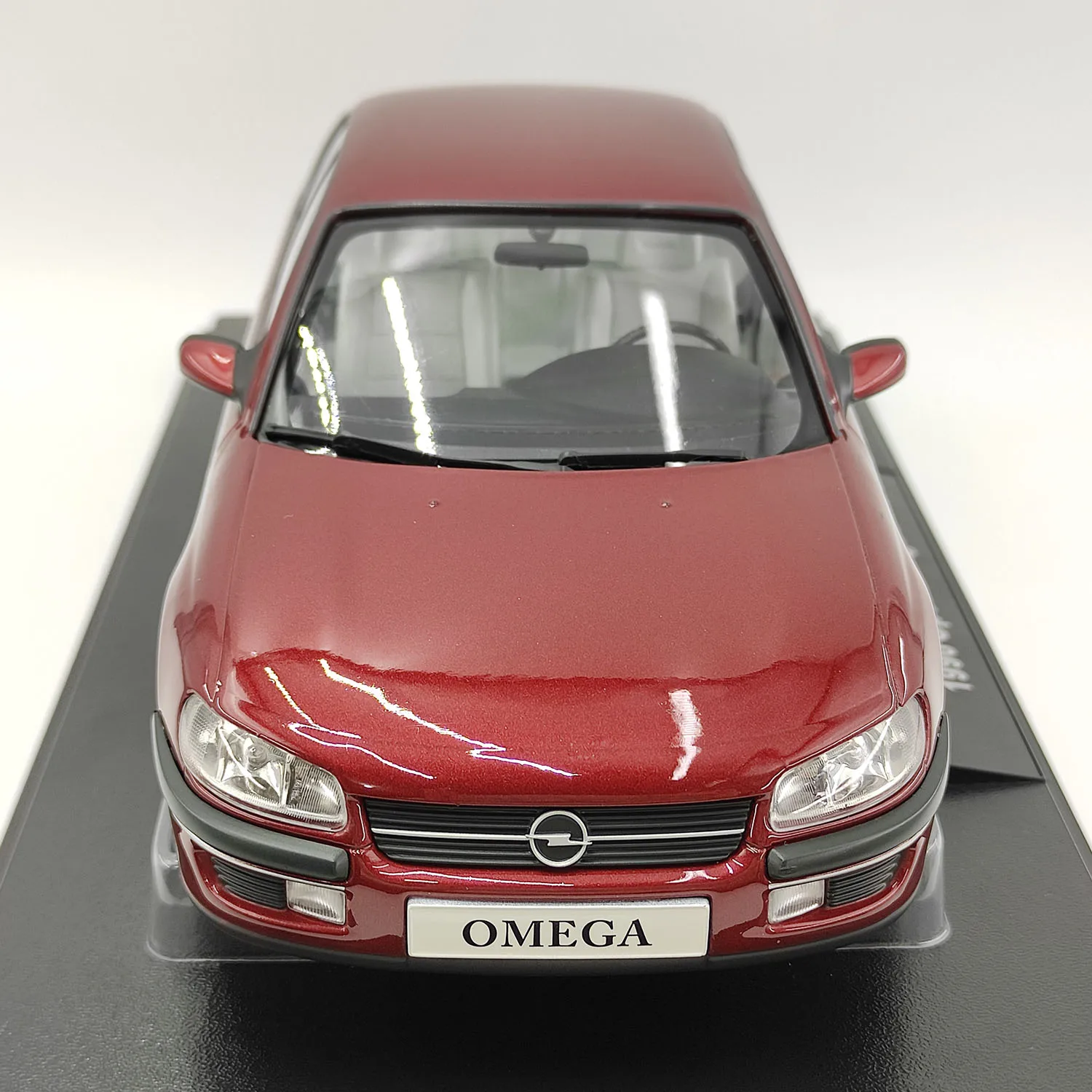 TRIPLE9 1:18 Scale 1996 Opel Omega B Red Alloy Car Model