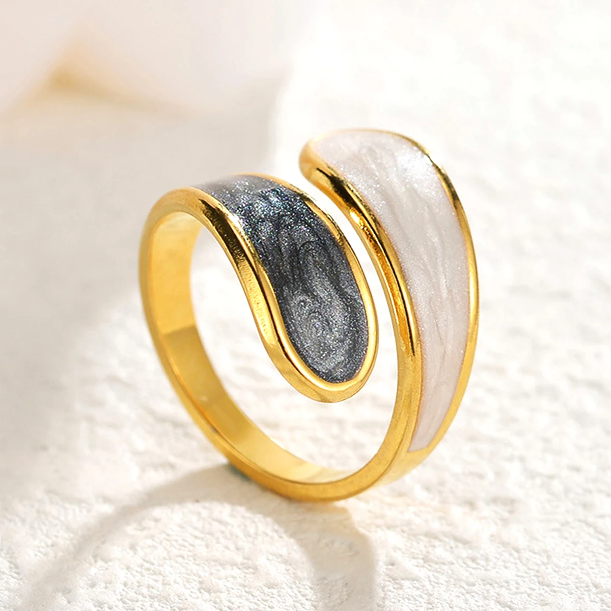 Schwarz-Weiß-Ring aus Edelstahl mit Emaille, einfacher doppelschichtiger, öltropfender, verstellbarer offener Fingerring für Frauen, kein Verblassen