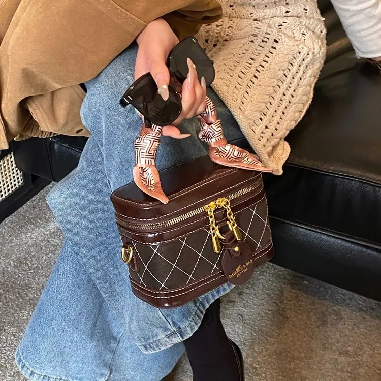 

Новая элегантная портативная сумка-бокс 2026 года: роскошная, ромбовидная, универсальная, для повседневных поездок, на плечо, через плечо, маленькая квадратная сумка